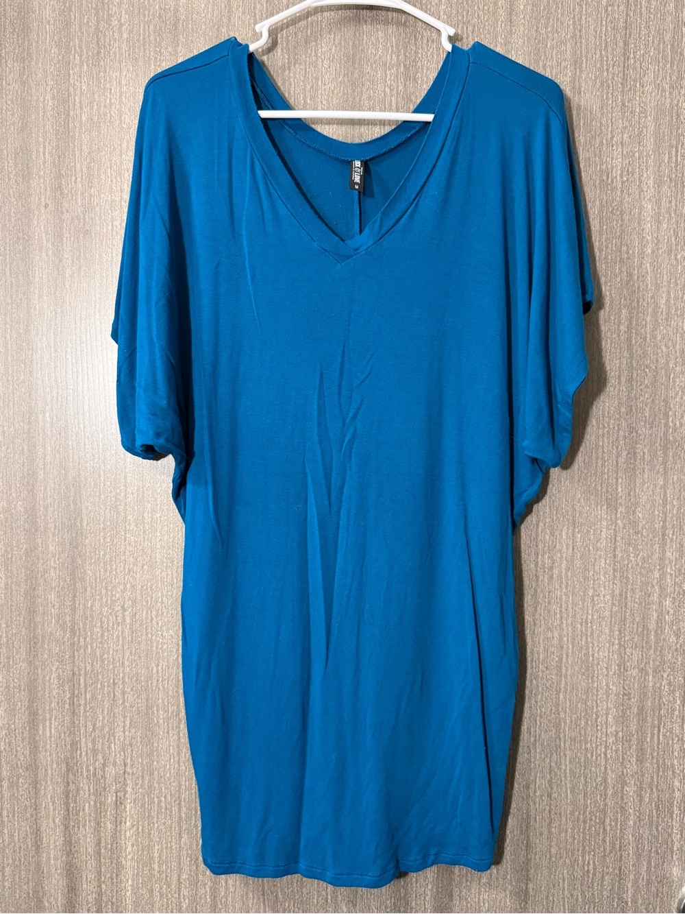 Lock & love Relaxed V-Neck Tunic